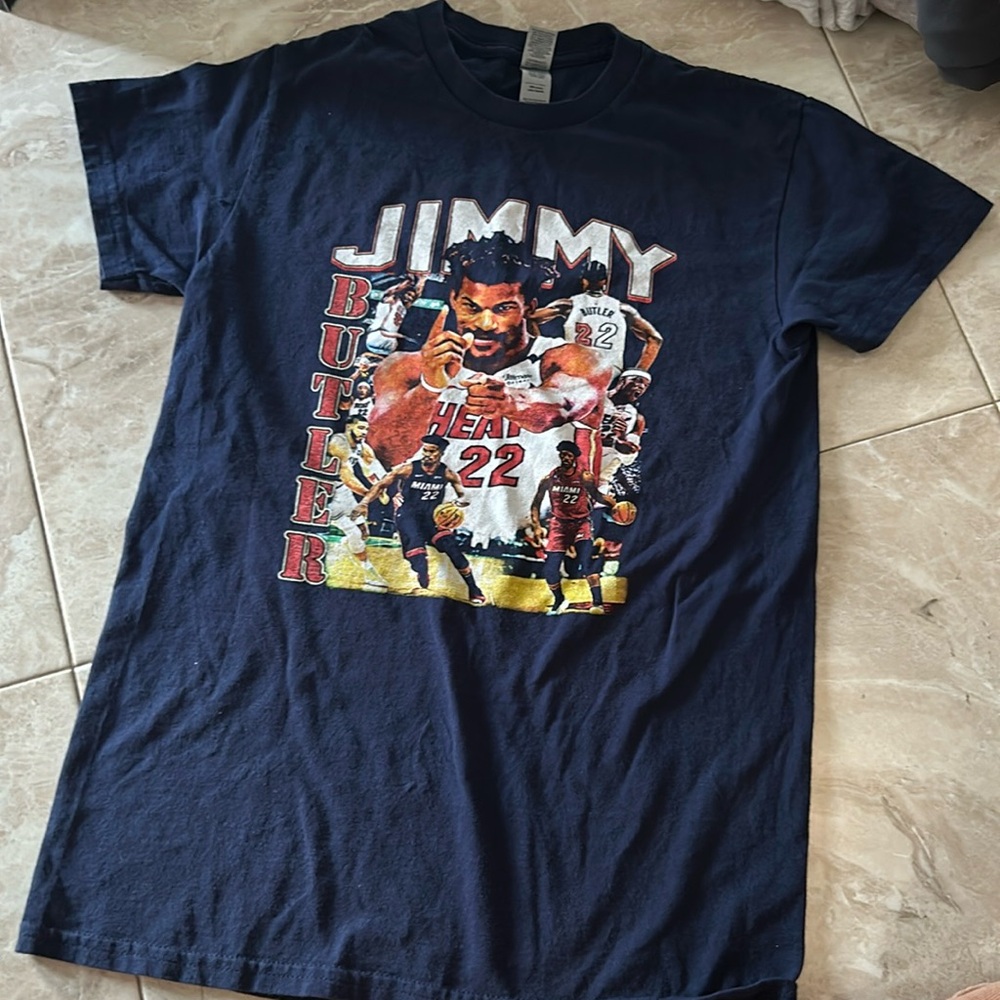Jimmy Butler crew neck Tshirt
Men’s small